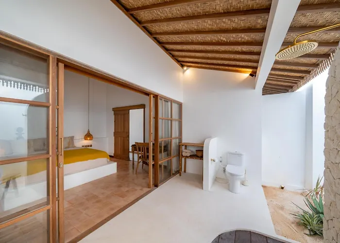 Villa Lagoona